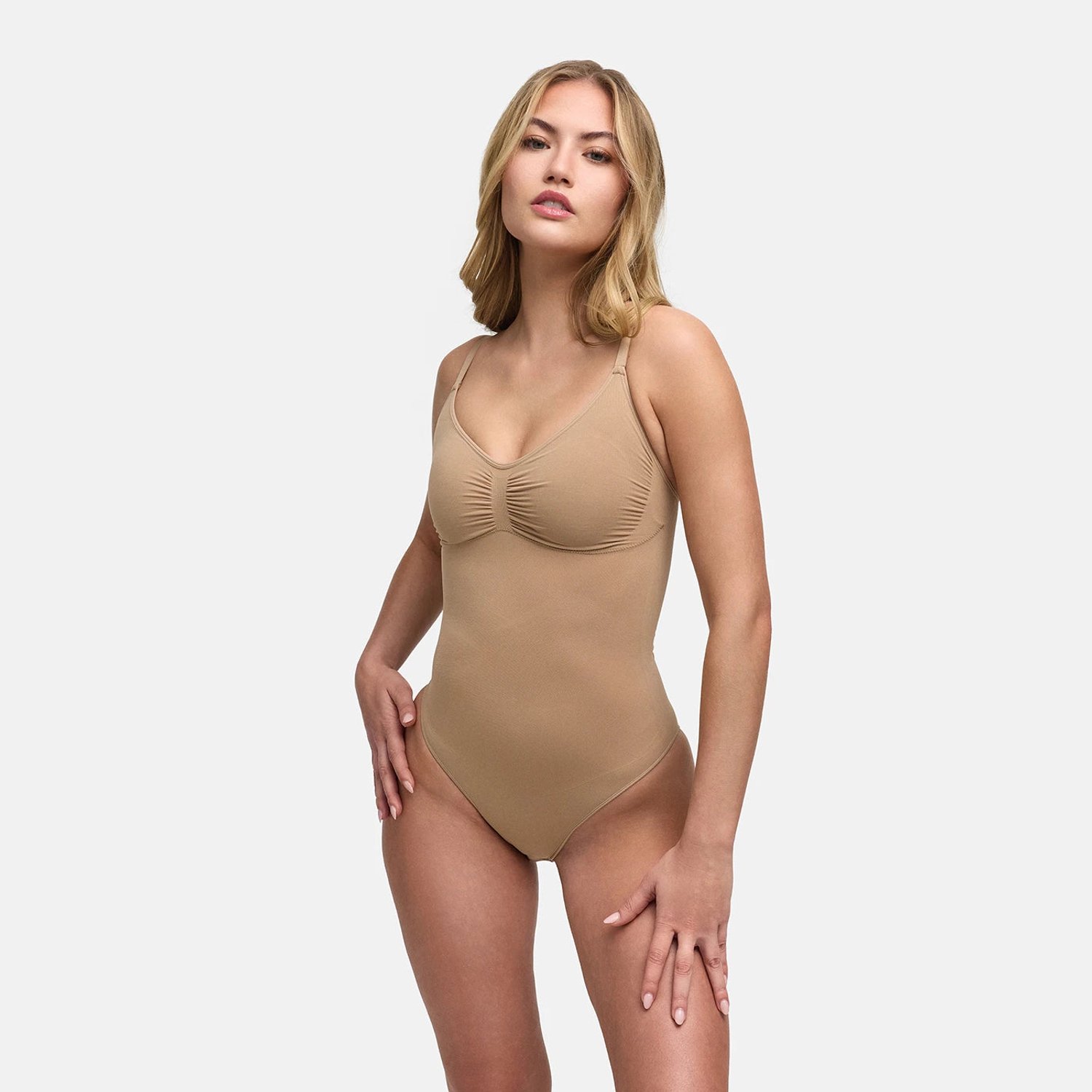 cfab Bodysuit met corrigerende werking, ingebouwde draadloze bh en slip - Beige - XS - Corrigerende Body - Naadlos - corrigerend ondergoed dames
