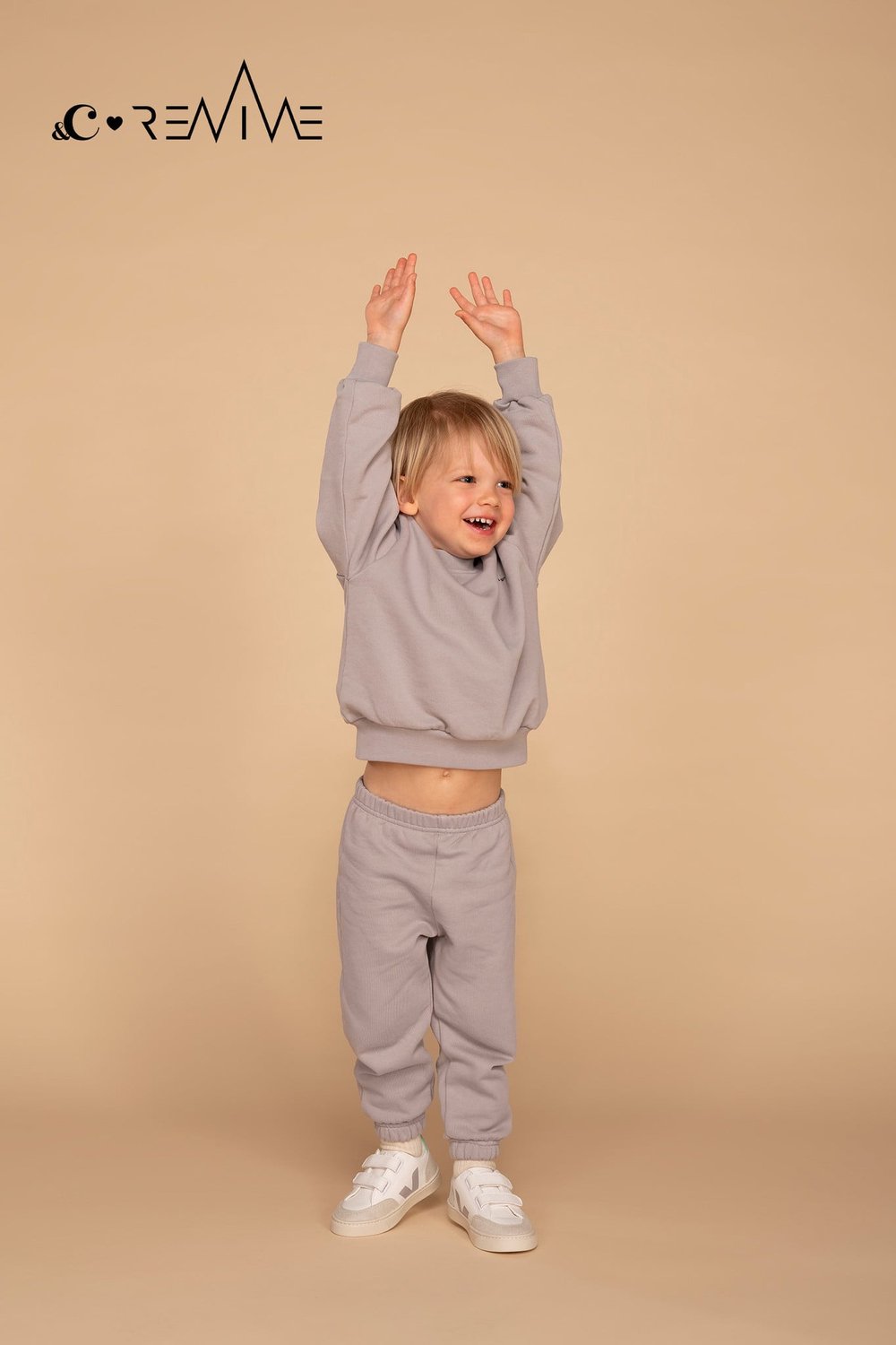 REVIVE x &C - Huispak Kinderen - Basic Model, Biologisch Katoen - Light Grey - Maat 104 (3-4 jaar)
