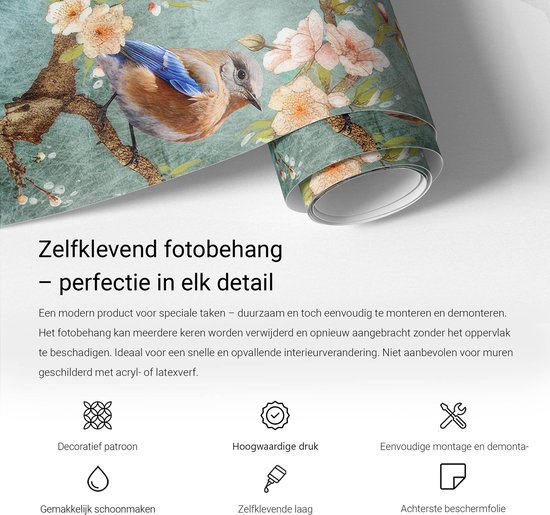 Zelfklevend behang met vogels en bloesem op een blauwe achtergrond. Tekst: Zelfklevend fotobehang - perfectie in elk detail.