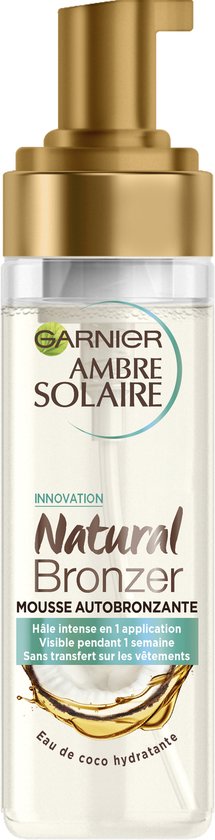 Garnier Ambre Solaire Natural Bronzer zelfbruinende mousse met kokoswater in een transparante flacon met gouden pomp.