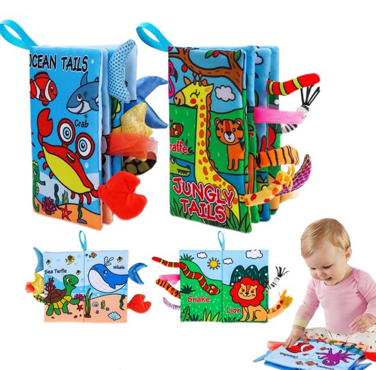 Twee stoffen boeken, 'Ocean Tails' en 'Jungly Tails', met uitstekende dierenstaarten en een spelende baby.