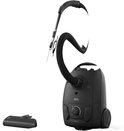 AEG Clean 5000 stofzuiger met slang, handvat en los mondstuk op een witte achtergrond.