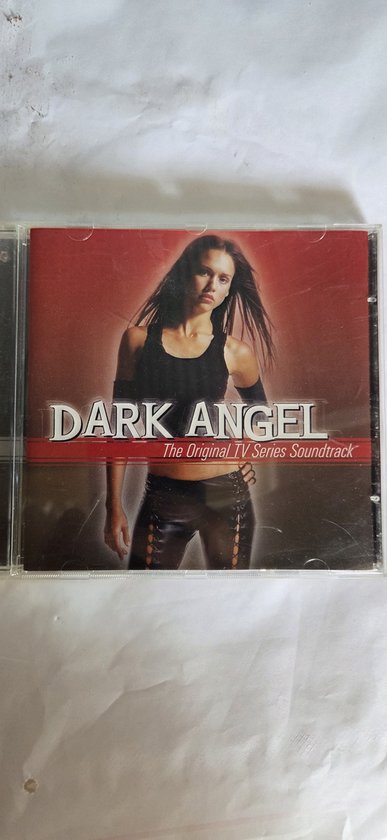 Dark Angel cd-hoes met actrice in zwart outfit op rood-zwarte achtergrond met de tekst The Original TV Series Soundtrack.