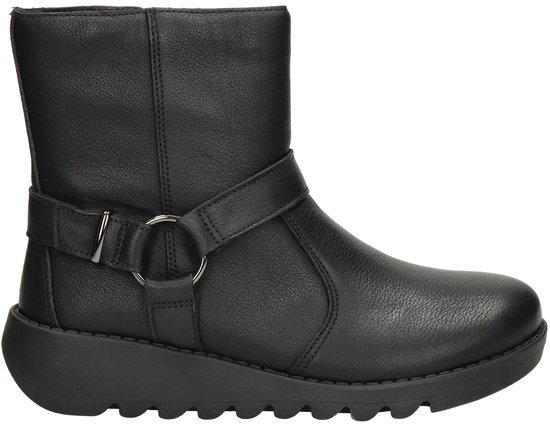Zwarte damesboot met gespdetails en ring, deels aan de zijkant.