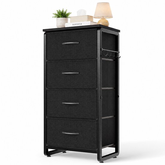 Zwarte ladekast met 4 stoffen lades, metalen frame en houten blad. Op witte achtergrond.