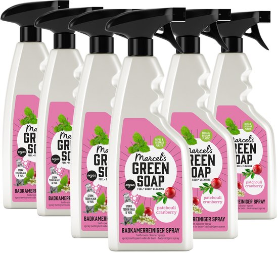 Zes flessen Marcel's Green Soap badkamerreiniger met de geur van patchouli en cranberry.