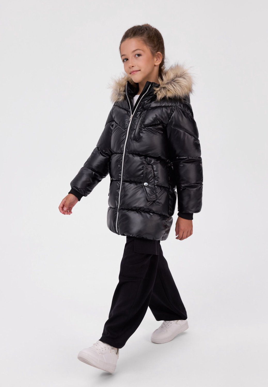 Minoti winterjas meisje – glanzende parka – rand van imitatiebont – zwart