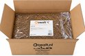 Kartonnen doos gevuld met een grote zak van 5 kg gedroogde Oswalt meelwormen voor dieren.