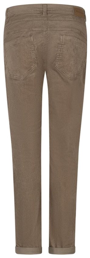 Achteraanzicht van een bruine Red Button broek met achterzakken en opgerolde broekspijpen.