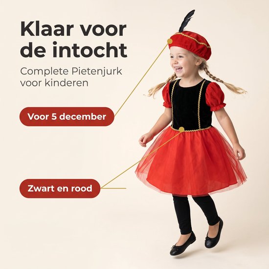 Meisje draagt zwart-rode Pietenjurk met muts en veer, klaar voor 5 december.