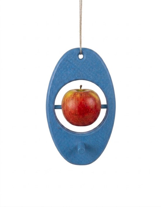 Blauwe houten vogelvoederhanger met een rode appel.
