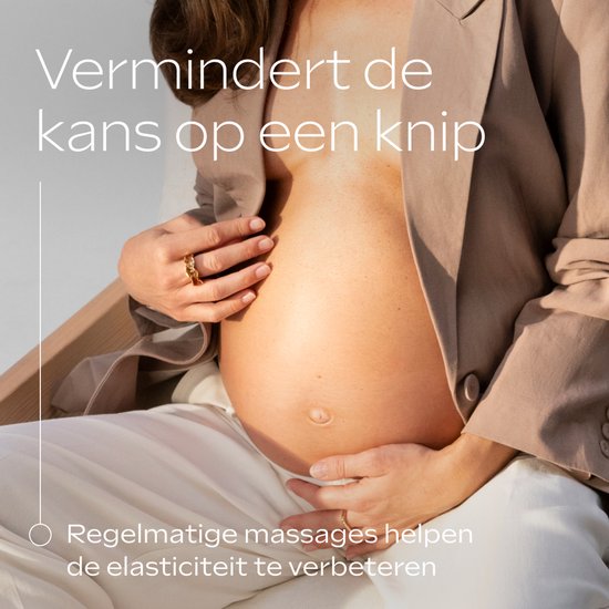Zwangere vrouw met handen op haar buik. Vermindert de kans op een knip. Regelmatige massages helpen de elasticiteit te verbeteren.