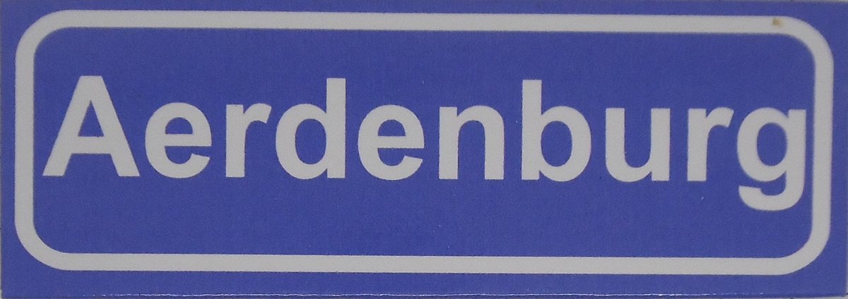 Souv© - koelkast magneet - plaatsnaam bord - kombord - souvenir - koelkastmagneetje - relatiegeschenk Aerdenburg