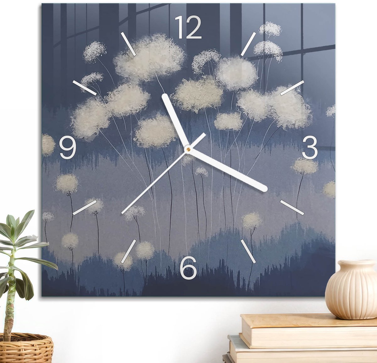 ArtPrintCave Blauw Glazen Klok - 30x30 cm - Wandklok Vierkant - Nachtpaardenbloemen Wandklok Keuken - Natuur Unieke Klok - Witte Klokwijzers