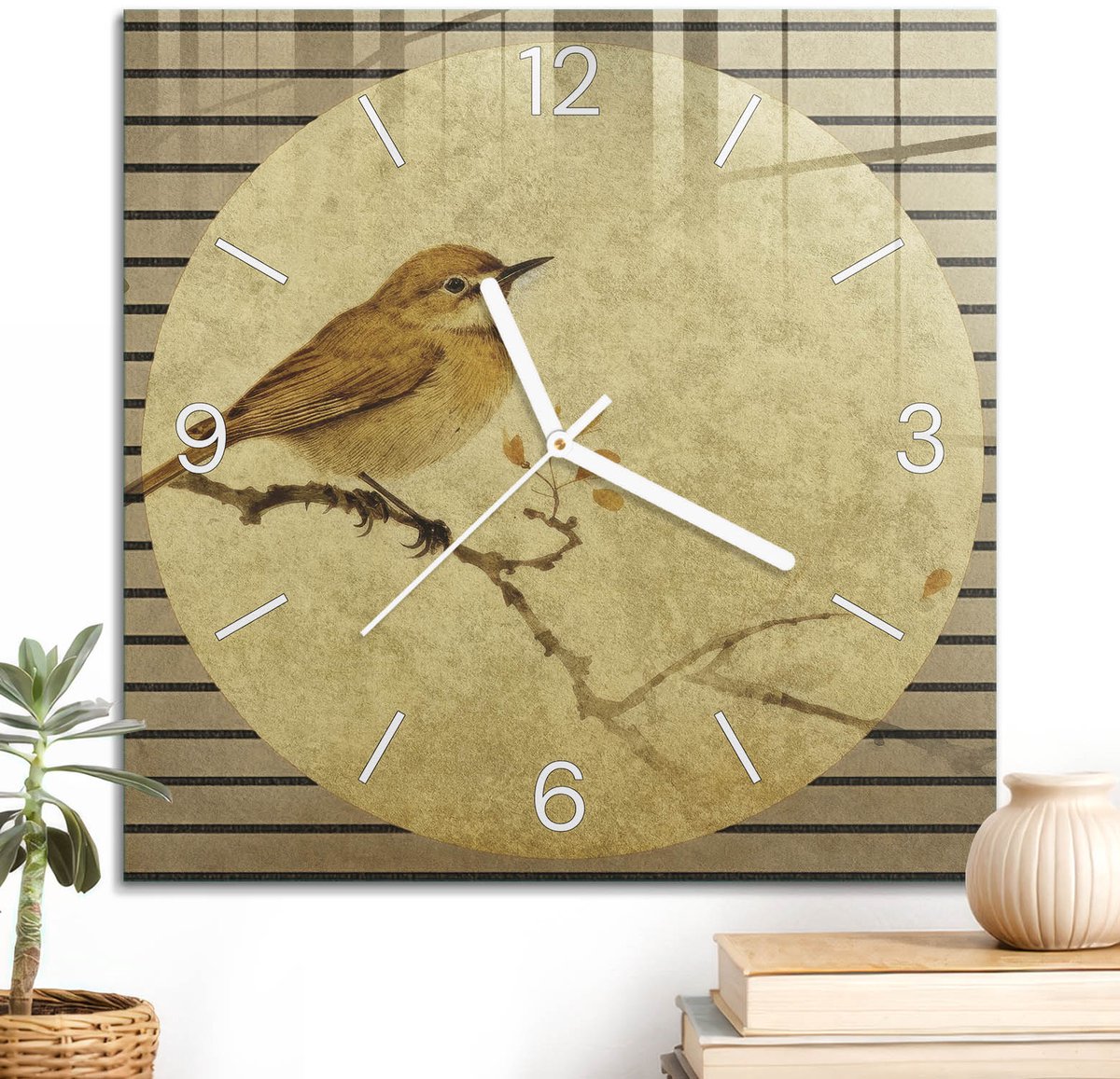 ArtPrintCave Beige Glazen Klok - 30x30 cm - Wandklok Vierkant - Vogel Op Een Tak Unieke Klok - Natuur Stille Wandklok - Witte Klokwijzers