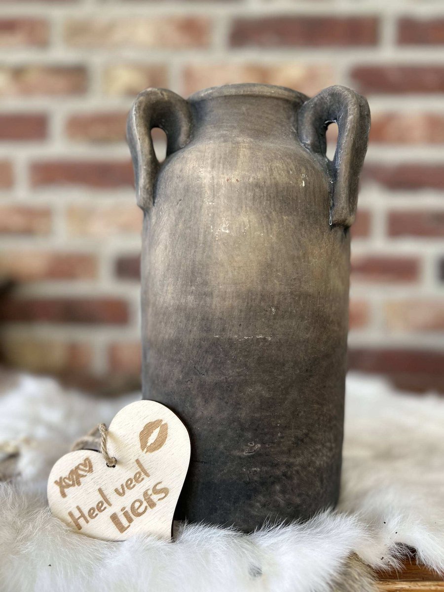 Creaties van hier Vaas met handvat - grey - 25,5 x 12 cm - brocante - met houten hartje