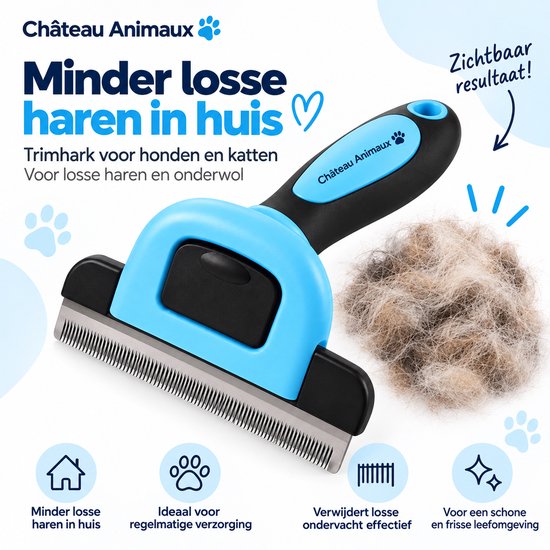 Blauwe en zwarte trimhark voor honden en katten met een hoopje uitgevallen vacht.