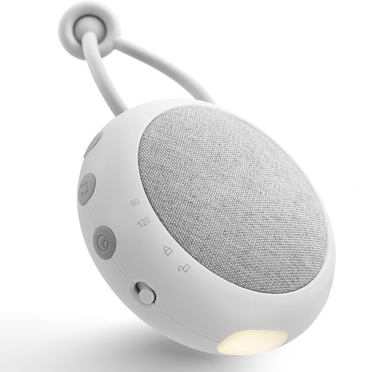 Witte ronde Dutsi white noise machine met stoffen speakergrille, ophanglus, timerinstellingen en nachtlampje.