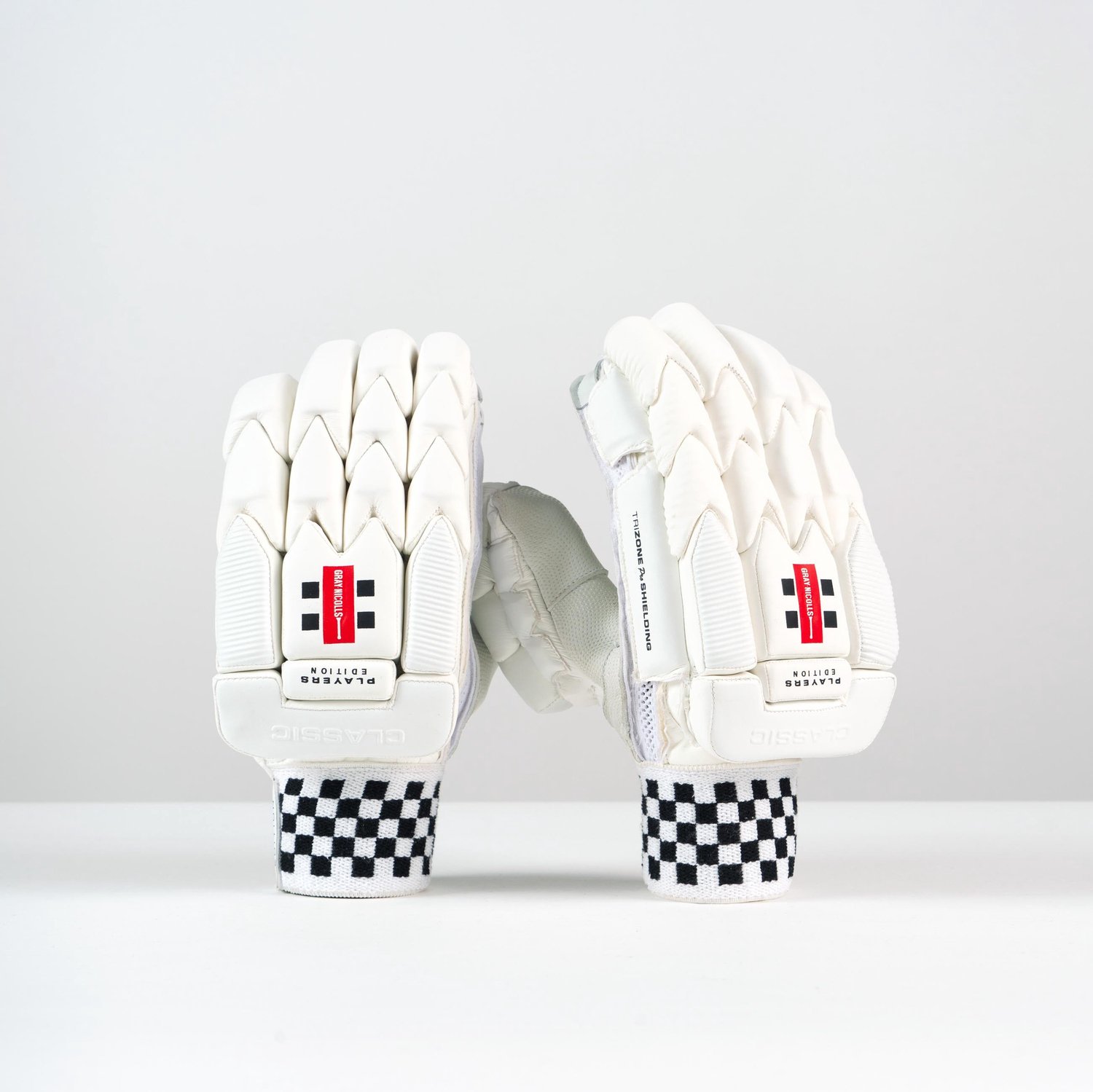 Gray-Nicolls Classic Players Edition Glove - RH - Large - White.
