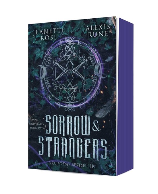 Boekomslag van Sorrow & Strangers met paarse magische symbolen, klimop en een donkere, sfeervolle achtergrond.