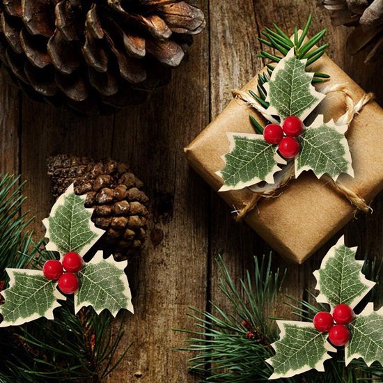 30 stuks kerstsimulatie hulstbessen met groene bladeren, kunstmatige hulstbessen groene bladeren voor bruiloft kerstkrans arrangement, taarttoppers ambachtelijke feestdecoraties, kunstmatig rood fruit — afbeelding 3