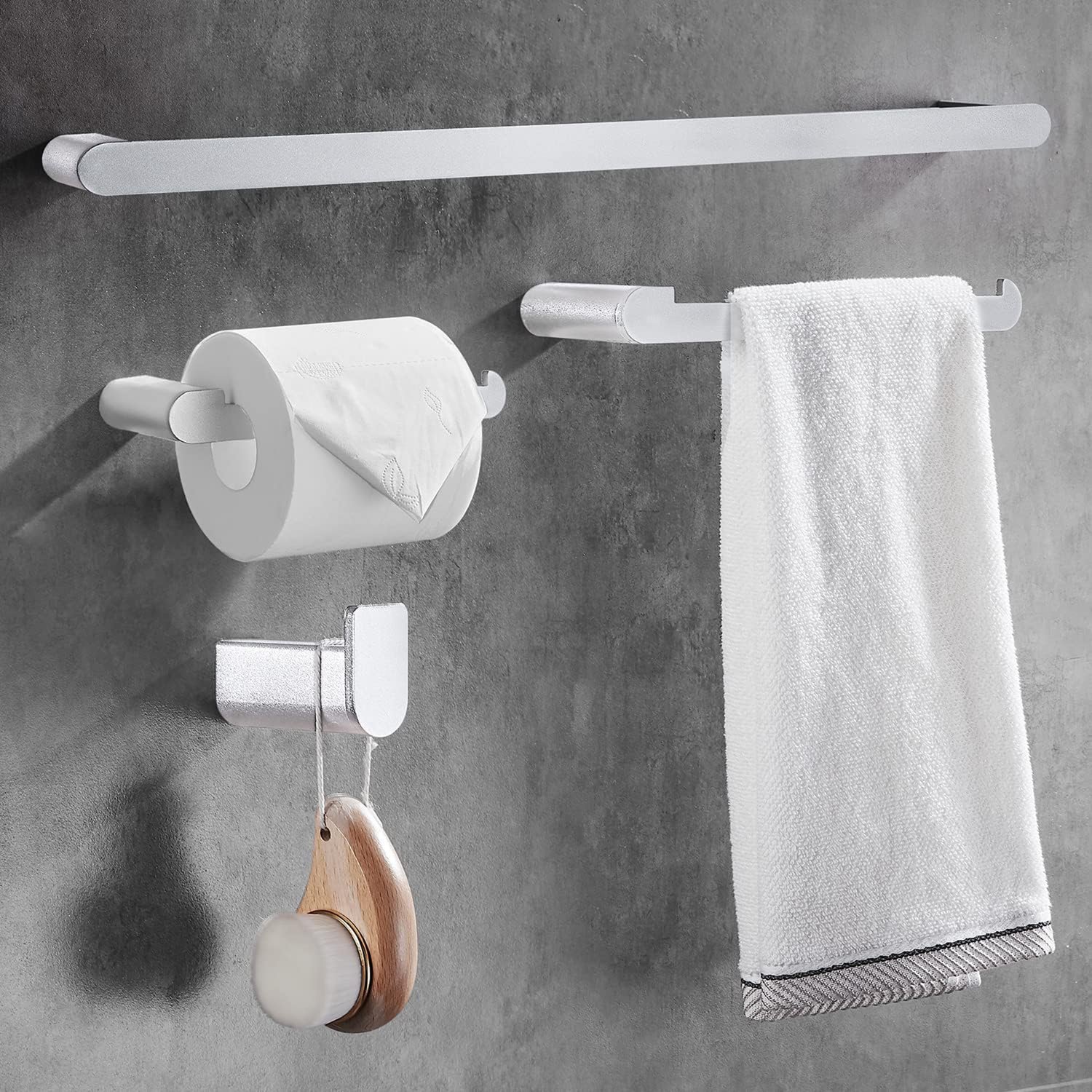 Famanu - Handdoekhouder Set 4-delig - Houdt handdoeken netjes en opgeruimd - Duurzaam ontwerp - Zilver