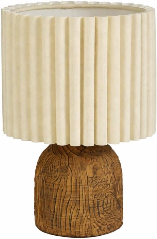 Lampe de table avec abat-jour plissé crème et un pied en bois avec grain de bois.