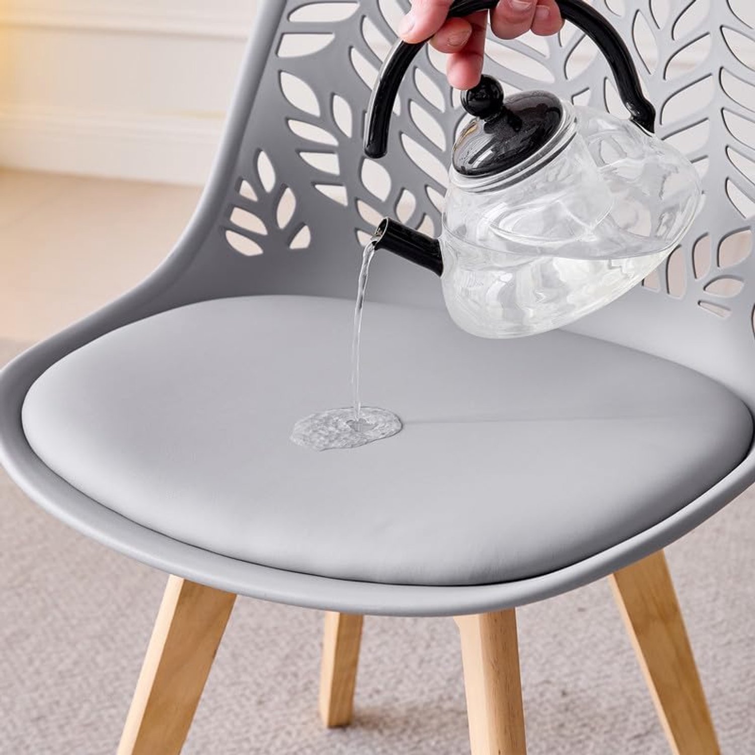 Scandinavische Eetkamerstoelen Set van 6 met Grijze Kunstleren Bekleding, Ergonomische PP Rugleuning en Massief Beukenhouten Poten, Comfortabele Keukenstoelen met Vloerbeschermers