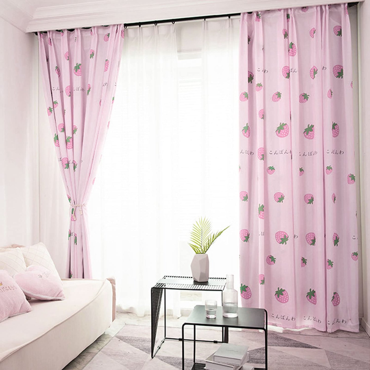 Gordijnen Verduisterend - Gordijnen Kant en Klaar - Gordijnen met Haakjes - Roze Aardbei Decor - Eenvoudig te Reinigen - Geschikt voor Kinderen - Raamdecoratie