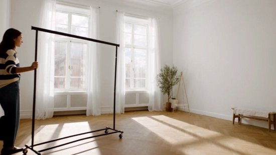 Lumeva XXL Stevig Kledingrek op Wielen – Verrijdbaar Garderoberek Uitschuifbaar 160-200 cm – 150 kg Draagvermogen – Zwart Metaal