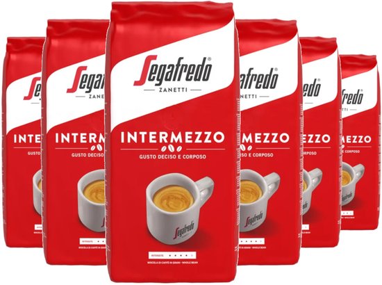 Zes rode zakken Segafredo Intermezzo koffiebonen met een afbeelding van een kopje espresso en de tekst Gusto Deciso e Corposo.