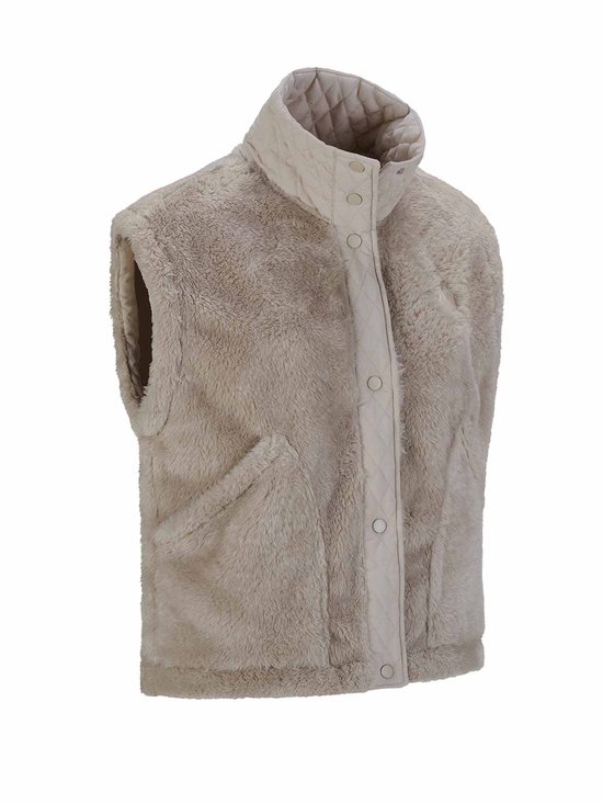 Zijaanzicht van een zandkleurige dames bodywarmer van fleece met opstaande kraag.