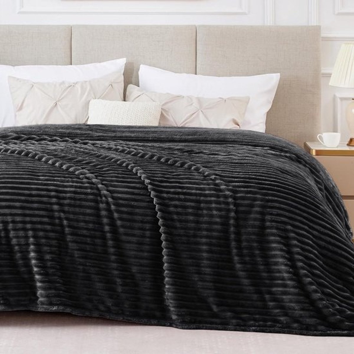Fleece Deken - Warme Plaid - Gezelligheid Thuis - Versterkte Gestreepte Textuur - 213 x 228 cm - Zwart