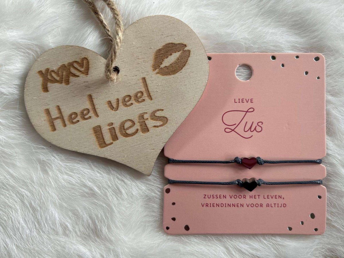 Creaties van hier – Hart Armband Dubbel - zilver – 8x9 – verstelbaar - Zus - met houten hartje