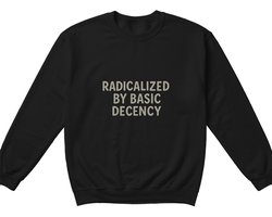 Activist Sweater – RADICALIZED BY BASIC DECENCY – Social Justice Outfit – Unisex Sweater voor Dames & Heren – Origineel Cadeau