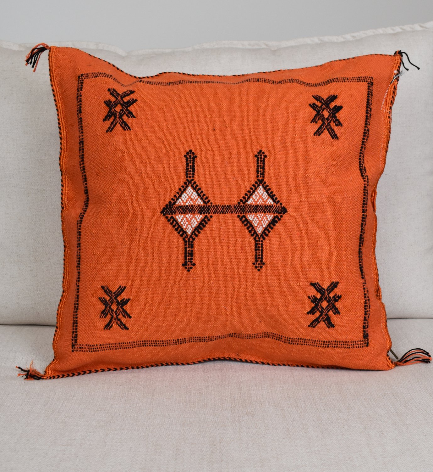 Poufs&Pillows Cactus zijde kussen - Oranje - Sabra - Handgemaakt & Uniek Sierkussen - 50 cm x 50 cm