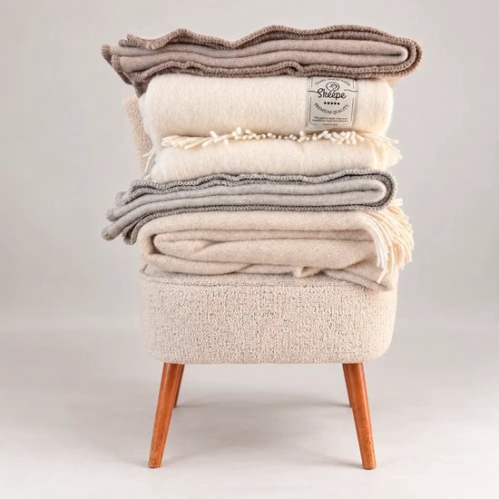 Naturel wollen plaid 140x180 met franjes – Texelse wol deken voor bank en bed – Skéépe — cadeau in Wonen & Interieur - foto 5