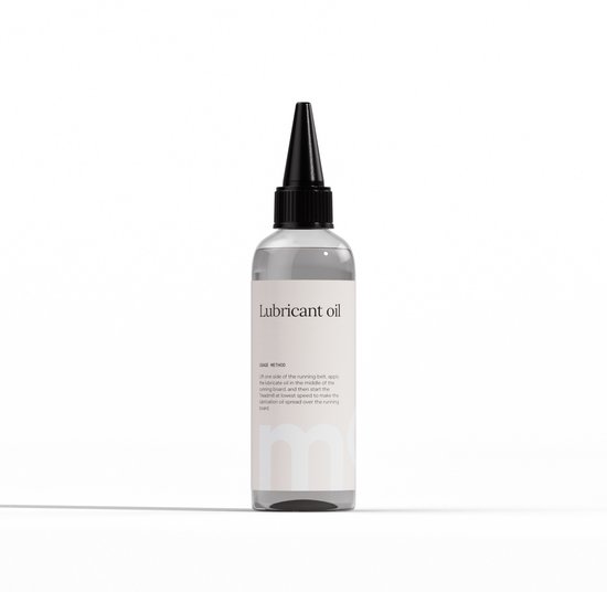 Transparante fles smeerolie met zwarte tuitdop en etiket met 'Lubricant oil' en gebruiksinstructies.