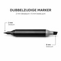 Zwarte dubbelzijdige marker met 2mm detailpunt en 6mm brede punt. Tekst: Dubbelzijdige marker.