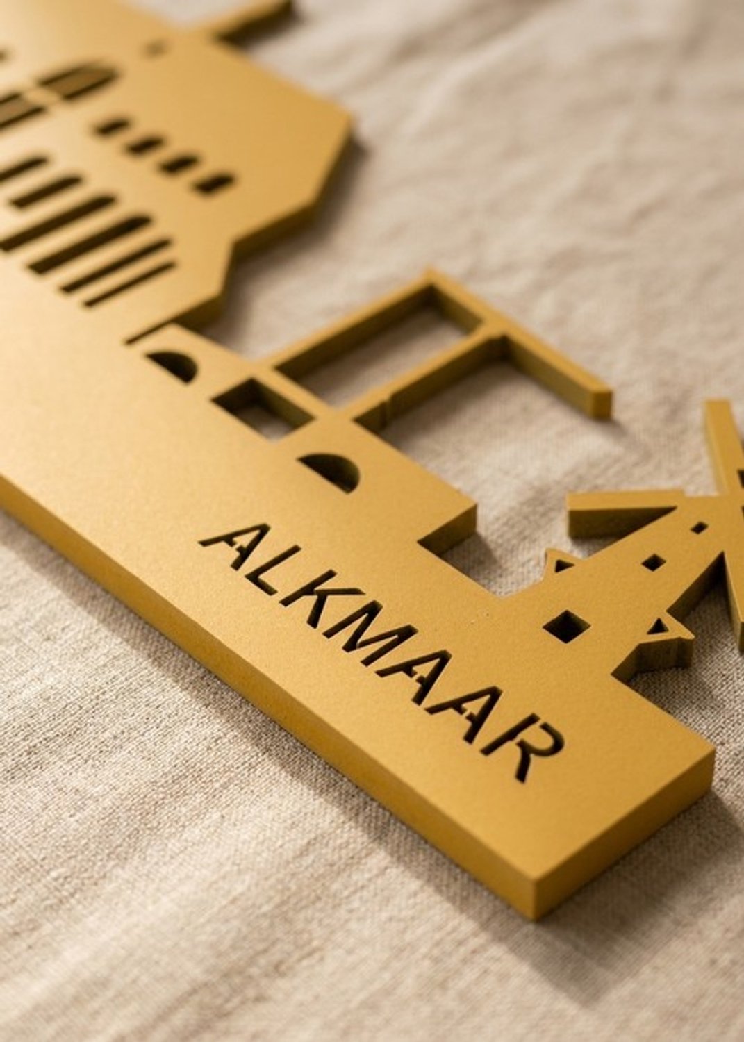 Houten Skyline Alkmaar | Wanddecoratie voor aan de muur | Geel MDF | 100 x 17 cm