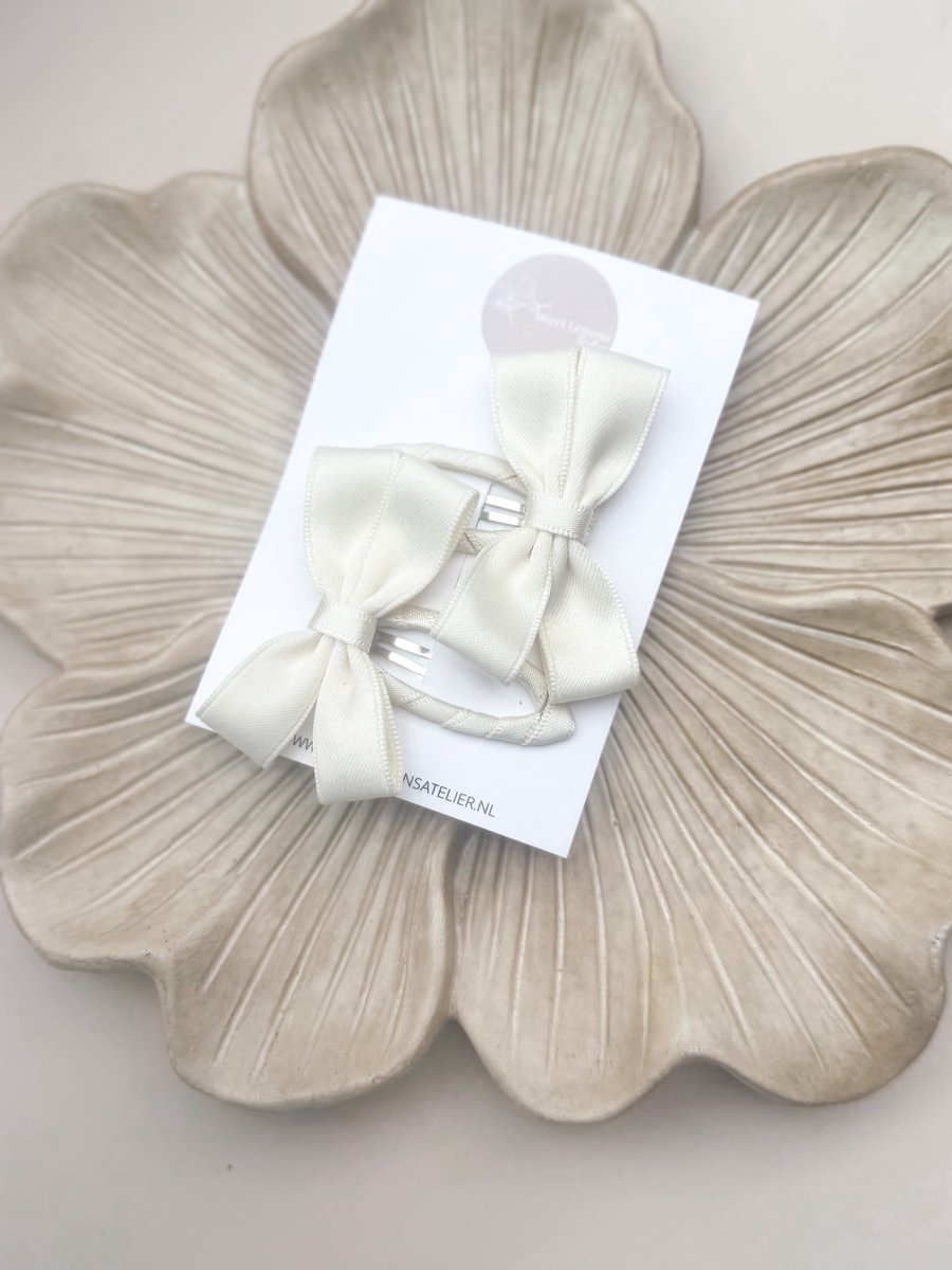 Silk Bow Set - Crème - Haarspeldjes voor Meisjes & Kinderen - Strikken - Haarstrikken voor Peuters & Kleuters - Strikjes - Handgemaakte Haaraccessoires - Verjaardagscadeau