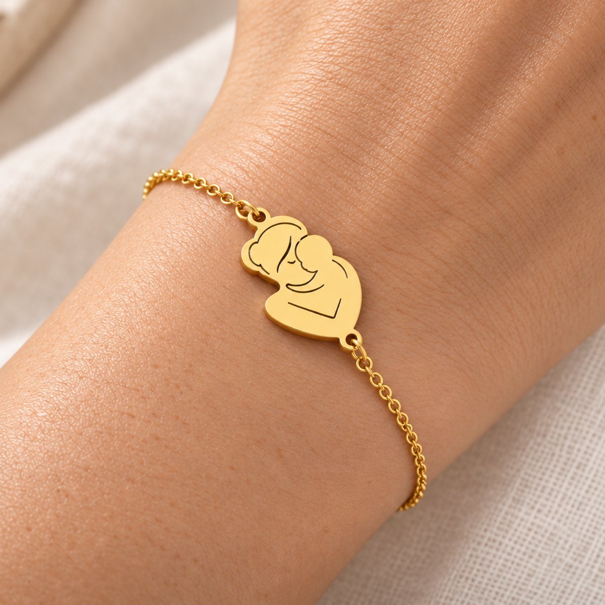Maevi® Armband Moeder & Baby - Kleur: Goud - Mama & Kind Armband - Cadeau voor Moeder - RVS / Roestvrijstaal / Stainless Steel - Verkleurt niet - Lengte: 17 + 5 cm - Hoge Kwaliteit - Incl. Luxe Verpakking - Kraamcadeau - Bracelet / Armbandje