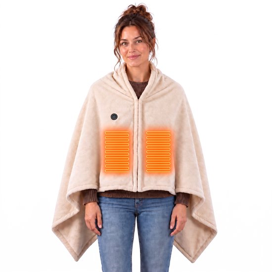 Beige fleece poncho met capuchon, aan de voorkant een zwart knopje en oranje verwarmingszones.