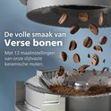Koffiebonen vallen in een slijtvaste keramische molen met 12 maalinstellingen voor verse smaak.