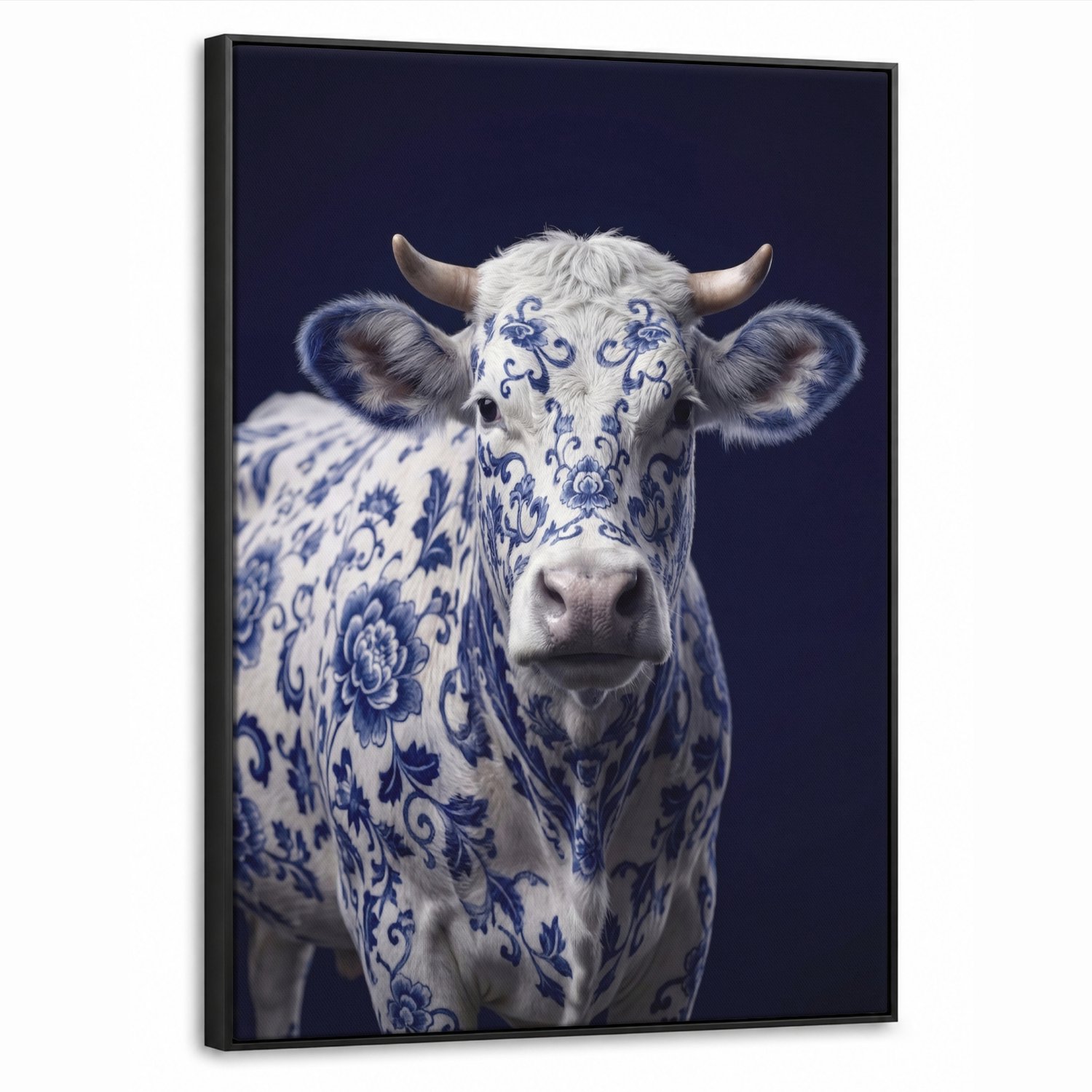 Canvas Schilderij met Baklijst 70x100cm - Koe - Delfts - Blauw - Artistiek - Muurdecoratie woonkamer - Slaapkamer decoratie - Kamer accessoires - Schilderijen op canvas met lijst