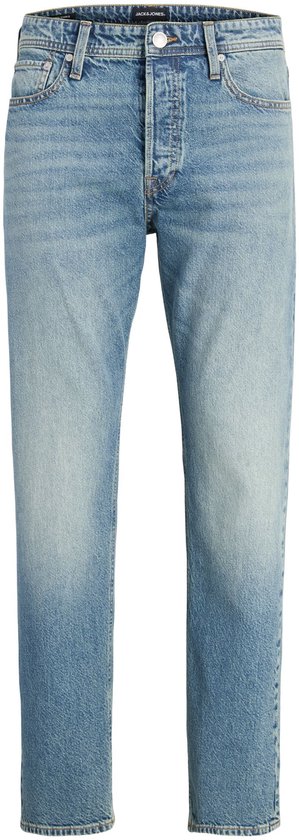 Voorkant van een lichtblauwe jeans met ritssluiting, knoopsluiting en JACK & JONES merklabel.