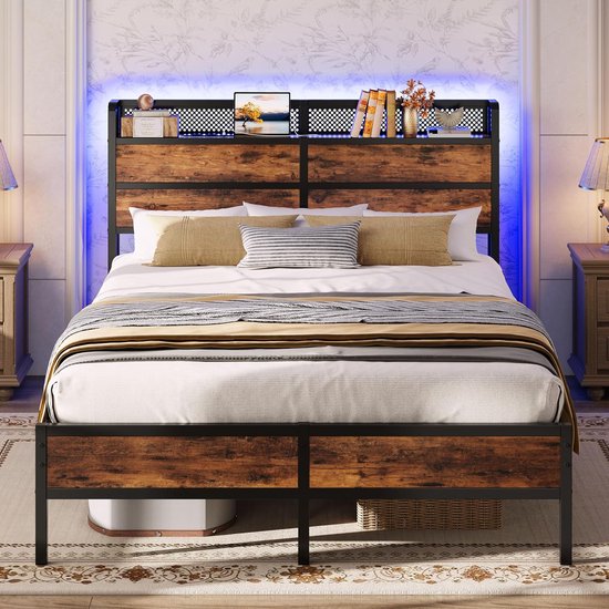 Bedframe 140 × 200 cm met RGB-ledverlichting – Hoofdbord met Opbergruimte – 2 Stopcontacten, USB en USB-C – Inclusief Metalen Lattenbodem