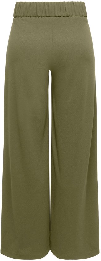 Achterzijde van een olijfgroene broek met wijde pijpen en een elastische tailleband.