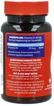 Achterkant van Dagravit Vitamine D3 potje met doseringsadvies en ingrediëntenlijst op een rode achtergrond.