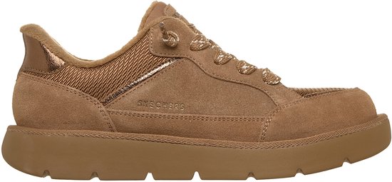 Bruine suède Skechers sneaker met veters en metallic accenten, zijaanzicht naar links.